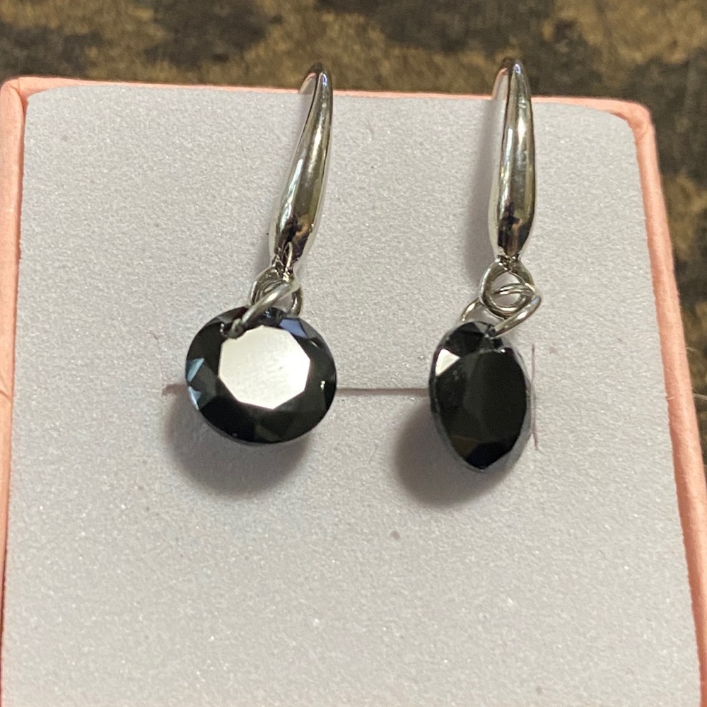 Stud earrings - Picture 5 of 6